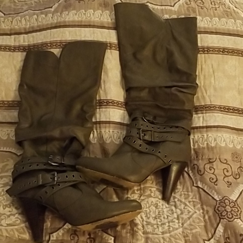 Very Volatile boots
